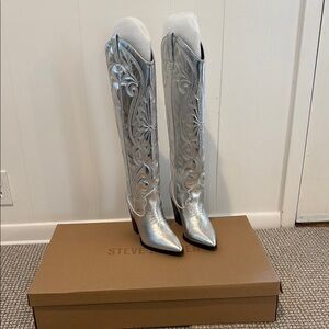 Steve Madden Lasso Silver Women's Boots - NEW in box
